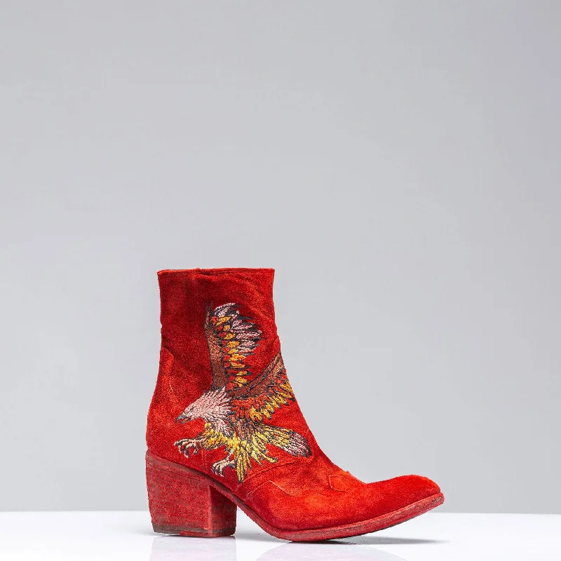 Sporty Snow Boots Eagle Embroidered Suede Boot In Rust