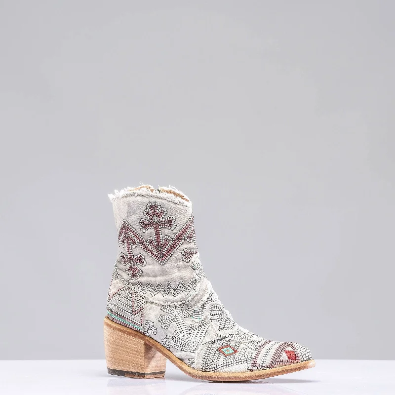 Fashion Sneakers For Work Minerva Boot In White W/ Blk & Pink Embroidery