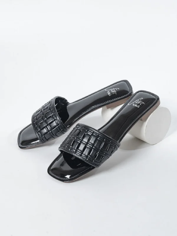 Comfortable Hiking Footwear Women Black Textured Embellished Open Toe Flats