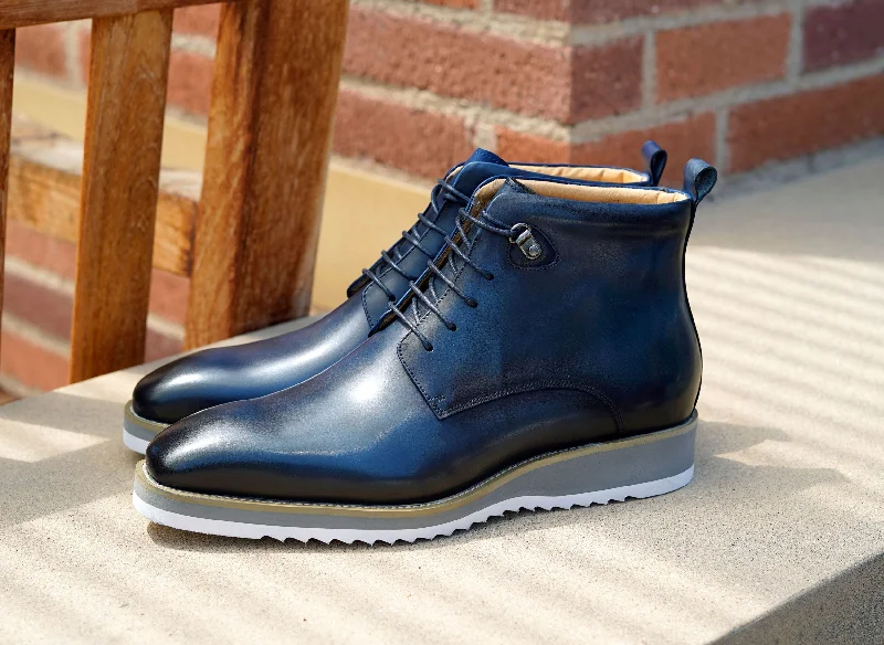 Trendy Walking Boots Burnished Calfskin Lace-Up Boot Navy