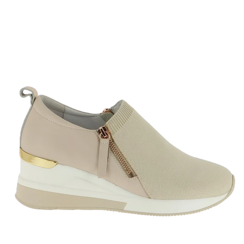 Gelato Lippy Swan Wedge Sneaker